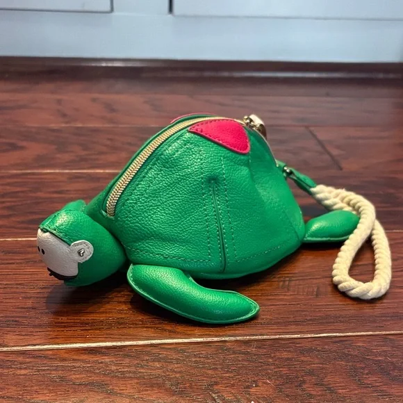 Betsey Johnson "Turtley Awesome" green faux pebbled leather turtle wristlet - Picture 4 of 6